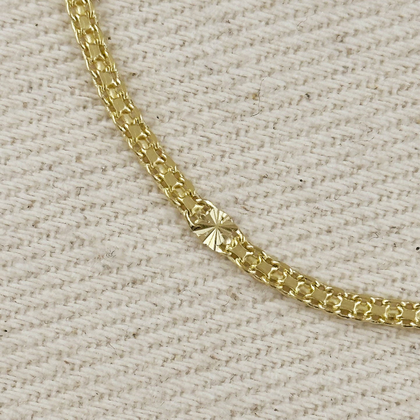Mesh Chain with Diamond Cut Pressed Detail Bracelet
